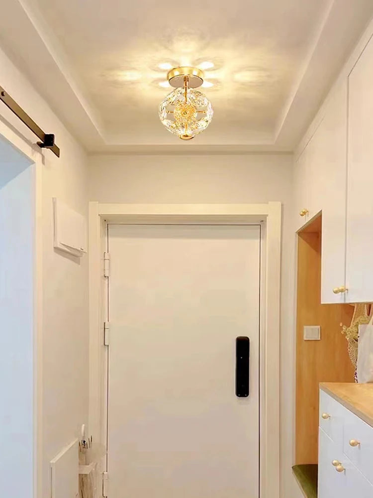 Éclat Astral | Doré et Cristal pour illuminer couloir, chambre avec raffinement - LUSTRINA