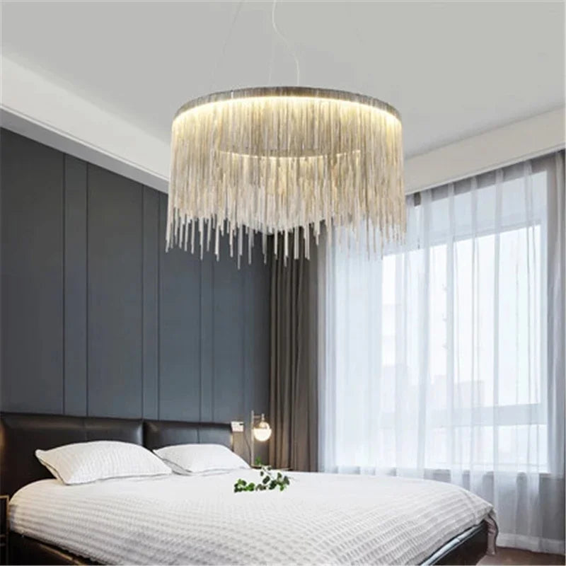 Lustre Aura Luxueuse | Chaînes dorées et abat-jours colorés pour une Ambiance Unique - LUSTRINA